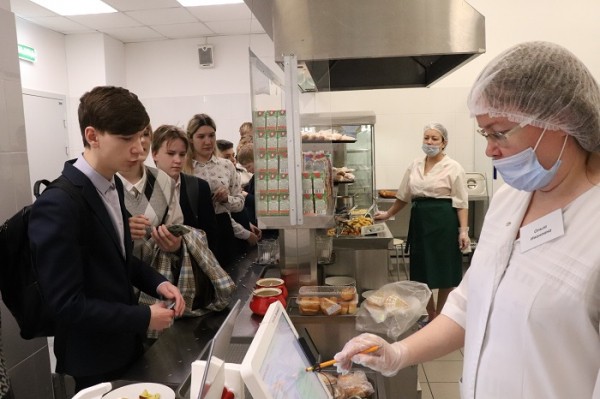 В школах Иркутского района продолжаются проверки питания
В школах Иркутского района продолжаются проверки питания