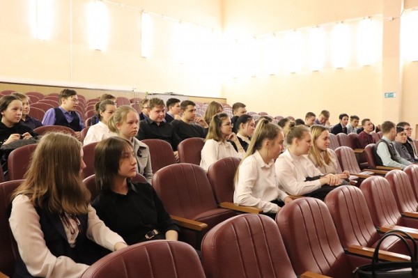 В Иркутском районе в рамках проекта «Вместе» проходят встречи школьников с Советом ветеранов
В Иркутском районе в рамках проекта «Вместе» проходят встречи школьников с Советом ветеранов