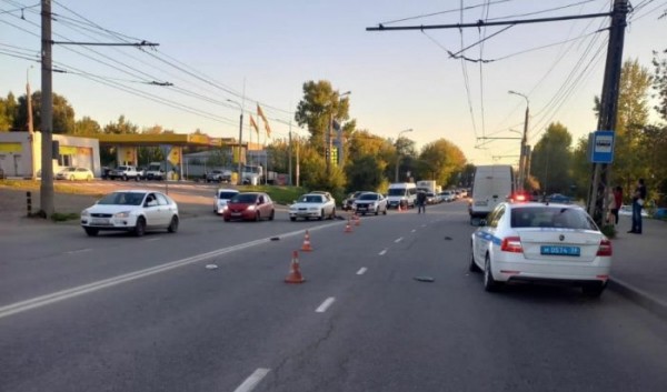 &laquo;ГАЗель&raquo; насмерть сбила пешехода на&nbsp;Рабочего Штаба в&nbsp;Иркутске (Видео)                            