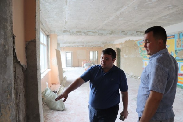 
				Ход капитального ремонта проверили в Хомутовской школе № 2			
