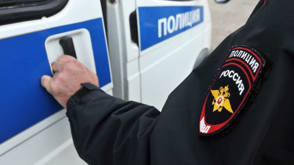В Иркутске МЧС и полиция спасли пятилетнюю девочку, сутки просидевшую в квартире без еды