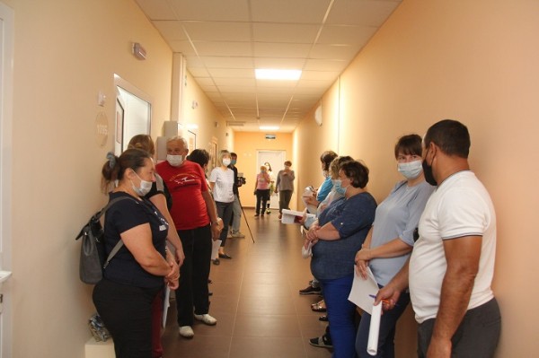 
				В Иркутском районе вакцинировано около 1300 педагогов			
