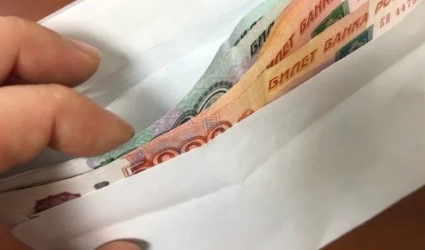 Жителя Байкальстка будут судить за дачу взятки в 200 тысяч рублей полицейскому Жителя Байкальстка будут судить за дачу взятки в 200 тысяч рублей полицейскому