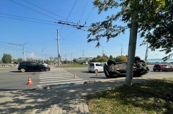 Внедорожник перевернулся в&nbsp;результате ДТП на&nbsp;Байкальском кольце в Иркутске (Видео)                            