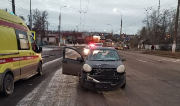 В Братске пьяный водитель сбил двух пешеходов В Братске пьяный водитель сбил двух пешеходов
