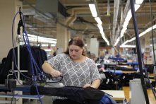 Иркутская компания шьет одежду для кировских школьников                            