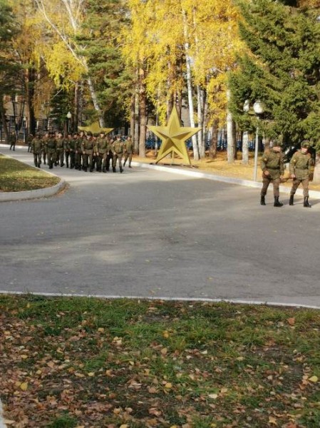 
				Первый заместитель мэра Игорь Жук проверил условия для мобилизованных в военном училище Новосибирска			