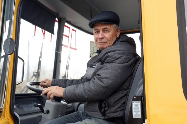 
				Лучшим водителем школьного автобуса Иркутского района стал Алексей Должиков из Марковской школы			