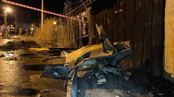 Кобзев заявил об отсутствии угрозы соседним домам на месте падения самолета в Иркутске