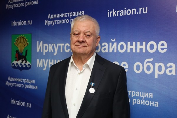 
				Жителям Иркутского района Вере Макаровой и Михаилу Кельману вручены награды на Думе Иркутского района			