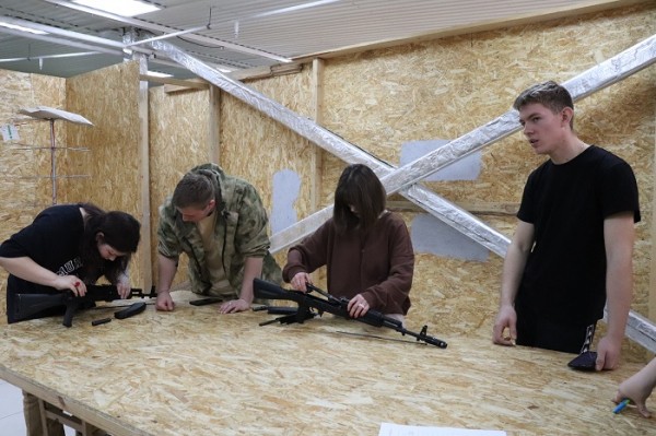Военно-спортивная игра для молодежи и подростков состоялась в Иркутском районе
Военно-спортивная игра для молодежи и подростков состоялась в Иркутском районе