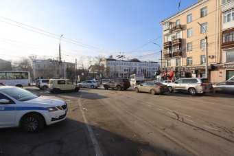 Как теперь выглядит транспортное и пешеходное движение в районе Бабра в Иркутске (Фоторепортаж)                            
