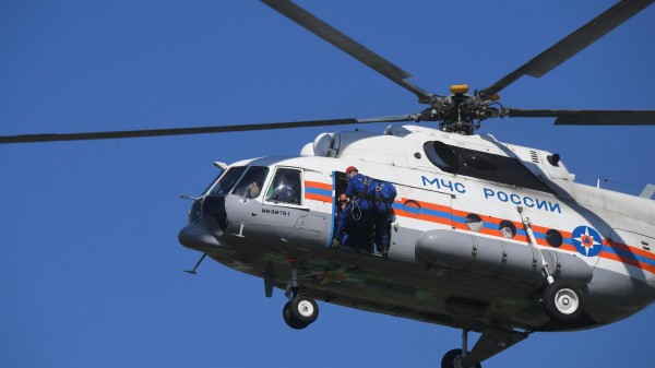Кобзев: экипаж аварийно севшего в Приангарье вертолета Ми-8 нашли, их вывозят на вездеходе