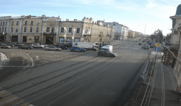 Машина скорой помощи и универсал столкнулись в центре Иркутска (Видео) Машина скорой помощи и универсал столкнулись в центре Иркутска (Видео)