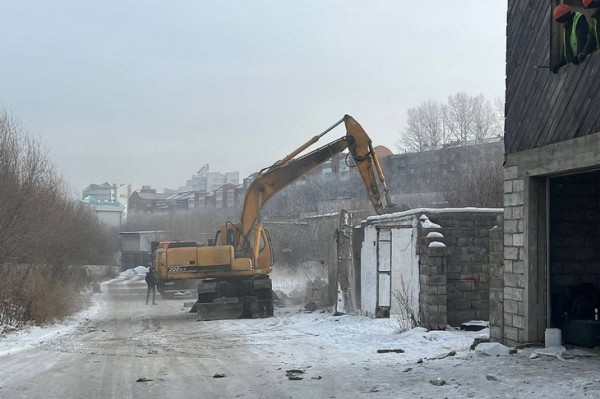 
                На Помяловского в Иркутске снесли 19 незаконно построенных гаражей
                
            