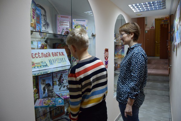
            Весёлый багаж Маршака. Книжная выставка к 135-летию писателя
            
        