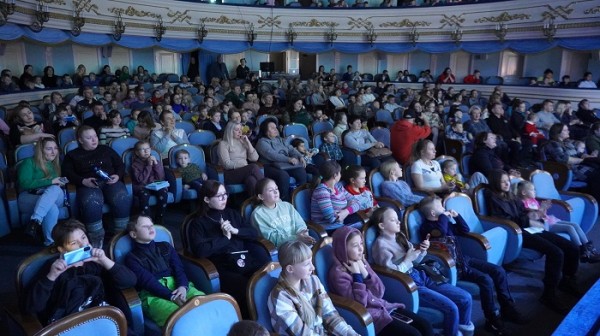 
				Бесплатные билеты на фестиваль мультконцерт получили 400 детей из Иркутского района 			