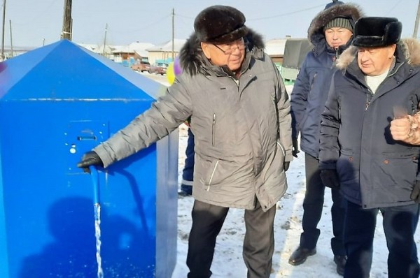 
                В Покровке Баяндаевского района впервые установили 12 водозаборных колонок
                
            