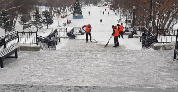 Уборка снега в Иркутске будет продолжаться в праздничные дни                            