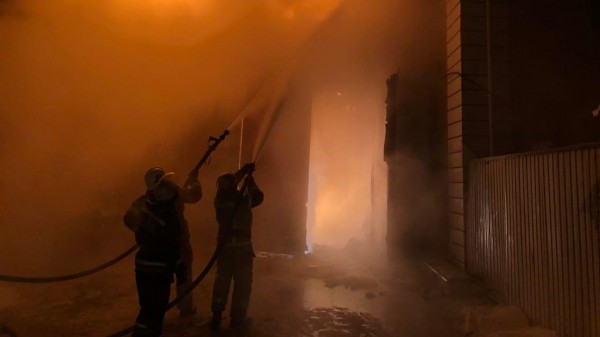 МЧС: Роспотребнадзор проводит исследование проб воздуха на месте пожара в Ангарске