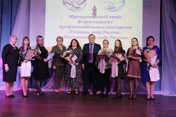 Мэр Леонид Фролов наградил победителей конкурсов профессионального мастерства
Мэр Леонид Фролов наградил победителей конкурсов профессионального мастерства