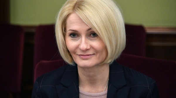Абрамченко исполнила мечту мальчика из Иркутской области, подарив ему и его брату телефоны
