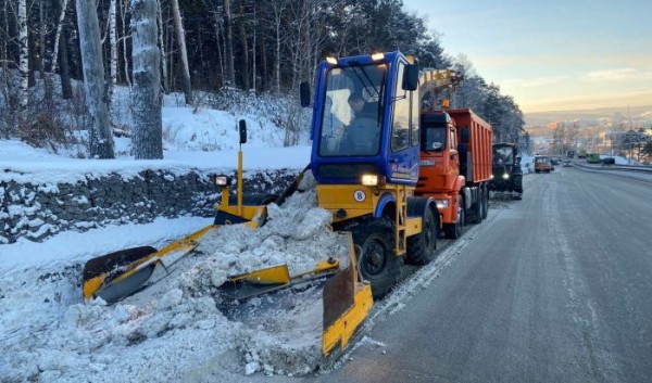 8 тысяч тонн снега вывезли с улиц Иркутска за 5 дней нового года                            