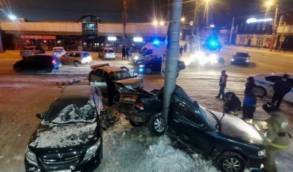 В Иркутске на пересечении Партизанской и Софьи Перовской произошла авария с участием четырех машин В Иркутске на пересечении Партизанской и Софьи Перовской произошла авария с участием четырех машин
