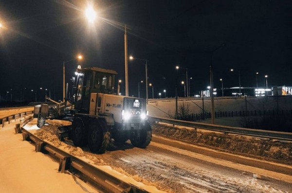 
                Последствия снегопада продолжают устранять на улицах Иркутска
                
            