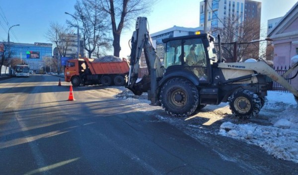 Дорожные службы Иркутска убирают снег в усиленном режиме                            