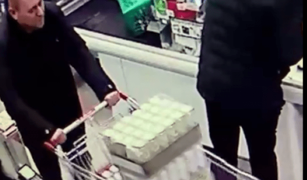 Полиция разыскивает подозреваемых в&nbsp;краже алкогольной продукции в&nbsp;Шелехове                            