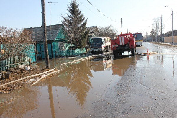 
				В Иркутском районе объявлен режим повышенной готовности в связи с подтоплениями			
