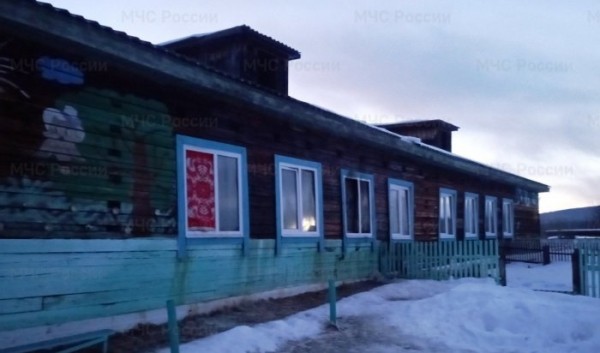 Школу-детсад в Боханском районе удалось спасти от большого пожара                            
