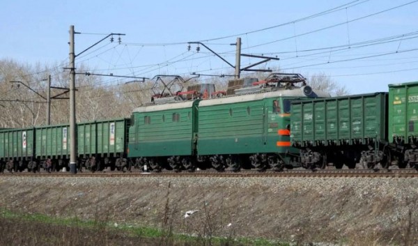 Женщина попала под грузовой поезд в Алзамае                            