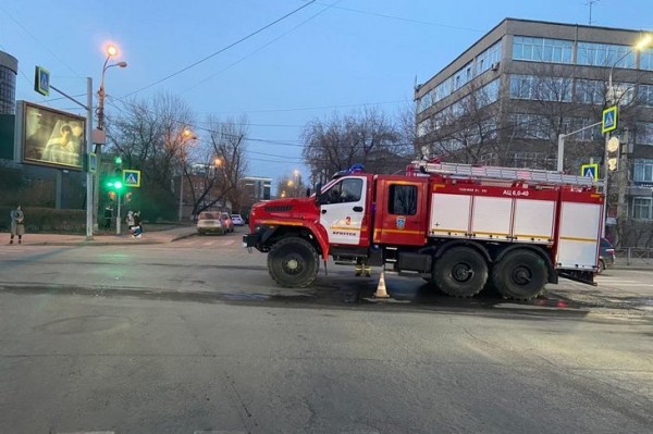 
                Рейсовый автобус ПАЗ с пассажирами столкнулся с пожарной автоцистерной в Иркутске
                
            