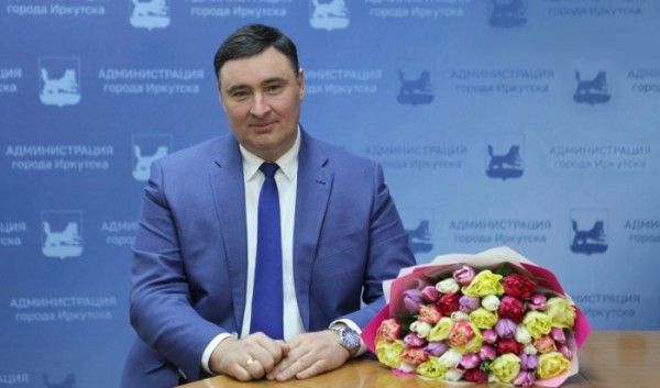 Руслан Болотов поздравил иркутянок с 8 марта                            
