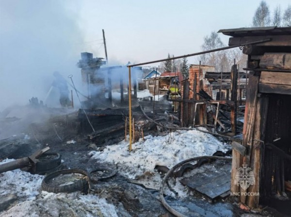 Четыре человека погибли на пожаре в дачном доме в Усть-Илимске Четыре человека погибли на пожаре в дачном доме в Усть-Илимске