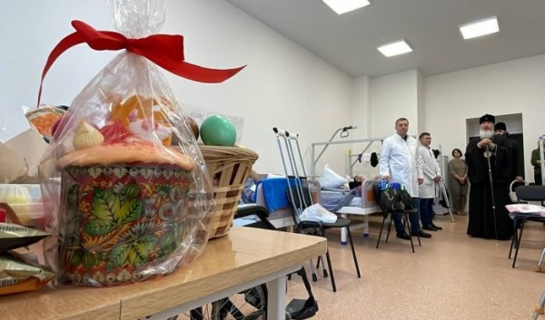 Игорь Кобзев навестил на Пасху военных, которые проходят реабилитацию в Иркутском госпитале                            