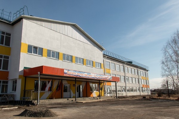 В селе Хомутово Иркутского района после капитального ремонта открылась средняя школа №2
В селе Хомутово Иркутского района после капитального ремонта открылась средняя школа №2