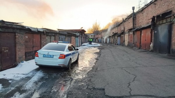 Сотрудники ГИБДД предотвратили пожар в гаражном кооперативе Иркутска (Фоторепортаж) Сотрудники ГИБДД предотвратили пожар в гаражном кооперативе Иркутска (Фоторепортаж)