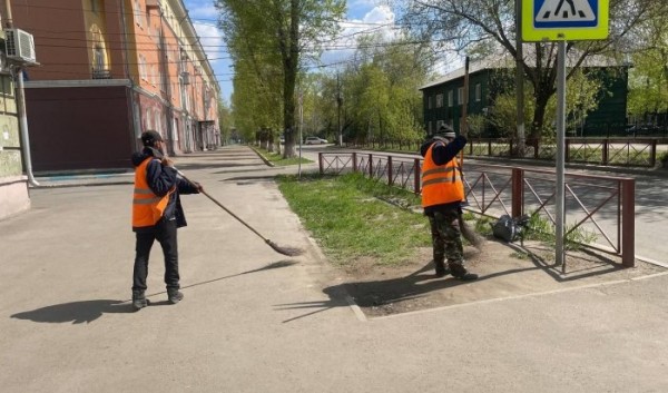 Улицы Иркутска продолжают приводить в порядок в выходные дни                            