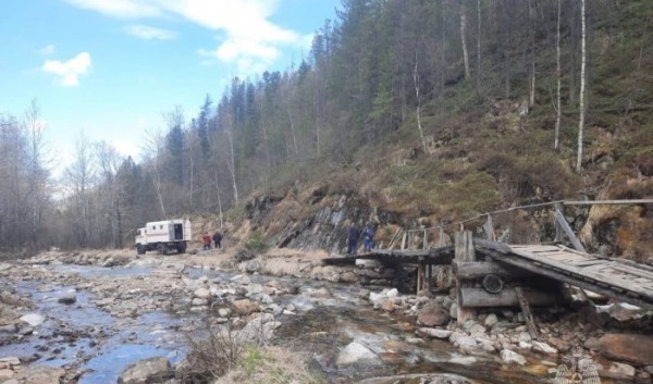 Спасатели вывели из леса девушку в Слюдянском районе                            