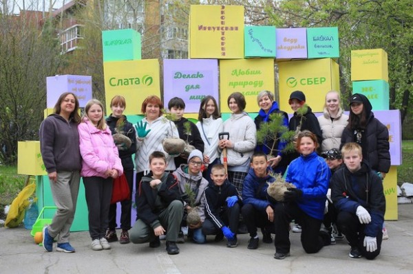 3400 саженцев высадили в Иркутске во время акции «Посади дерево — подари планете жизнь»
3400 саженцев высадили в Иркутске во время акции «Посади дерево — подари планете жизнь»
