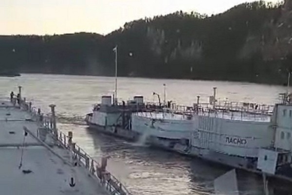 
                Жителей Киренского района просят не использовать воду из реки Лена из-за разлива нефтепродуктов
                
            