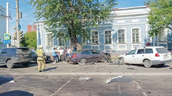 Три автомобиля столкнулись на пересечении улиц Байкальской и Трилиссера в Иркутске (Фоторепортаж) Три автомобиля столкнулись на пересечении улиц Байкальской и Трилиссера в Иркутске (Фоторепортаж)