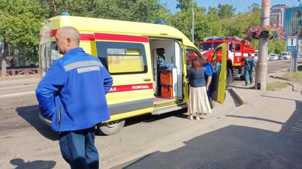Три автомобиля столкнулись на пересечении улиц Байкальской и Трилиссера в Иркутске (Фоторепортаж) Три автомобиля столкнулись на пересечении улиц Байкальской и Трилиссера в Иркутске (Фоторепортаж)