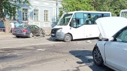 Три автомобиля столкнулись на пересечении улиц Байкальской и Трилиссера в Иркутске (Фоторепортаж) Три автомобиля столкнулись на пересечении улиц Байкальской и Трилиссера в Иркутске (Фоторепортаж)