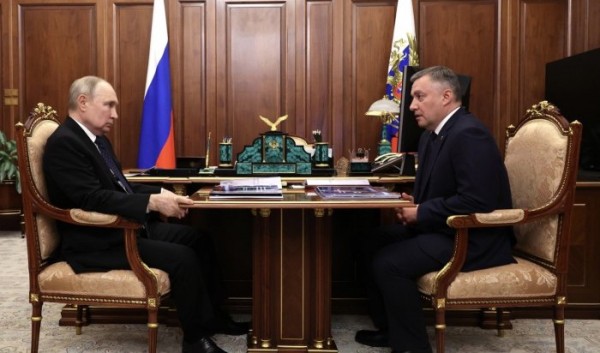 Владимир Путин провел совещание с Игорем Кобзевым Владимир Путин провел совещание с Игорем Кобзевым