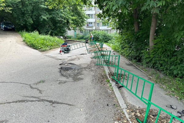 
                В Октябрьском округе Иркутска проводят благоустройство придомовых территорий
                
            