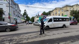 Маршрутка 10т и Honda столкнулись в Иркутске возле ГЭС (Видео)                            